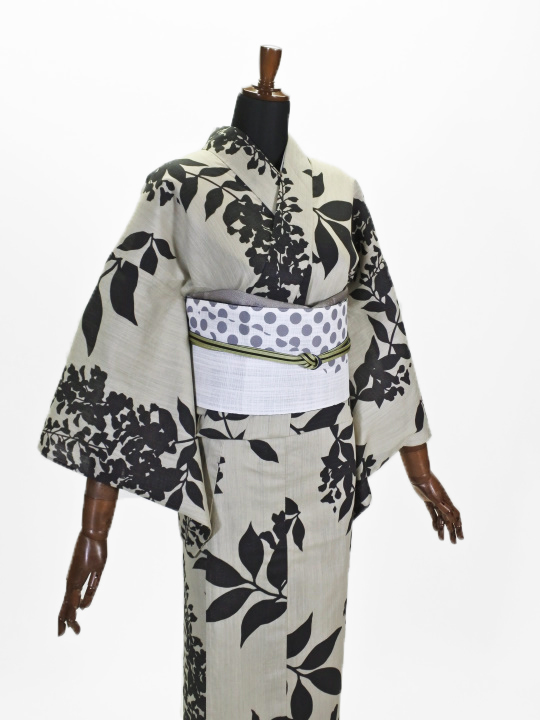 鉛筆画 「なれない浴衣」作品Ｎｏ．100 浴衣・上太郎 18-07 洋花シルエット (プレタ) 浴衣 JOTARO SAITO